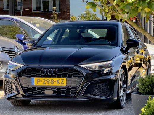 Audi A3 Limousine 35 TFSI AUT7 S-LINE. NAVI DIGI-DASH APPLE-CARPLAY AIRCO LED LMV PDC ActivLease financial lease