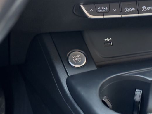 Audi A4 Avant 35 TFSI AUT7 S-LINE LAUNCH EDITION SPORT LEDER NAVI DIGI-DASH LED LMV PDC ActivLease financial lease