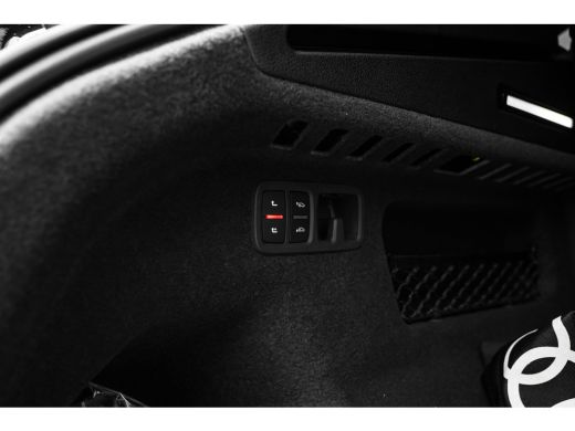 Audi Q8 60 TFSI e quattro Pro Line S Competition 462 PK | Trekhaak | Panoramadak | Carbon Afwerking In&Ex... ActivLease financial lease