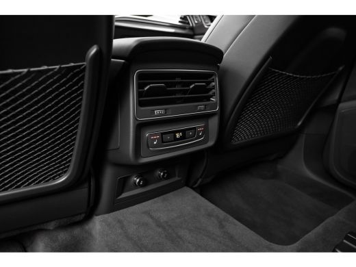 Audi Q8 60 TFSI e quattro Pro Line S Competition 462 PK | Trekhaak | Panoramadak | Carbon Afwerking In&Ex... ActivLease financial lease