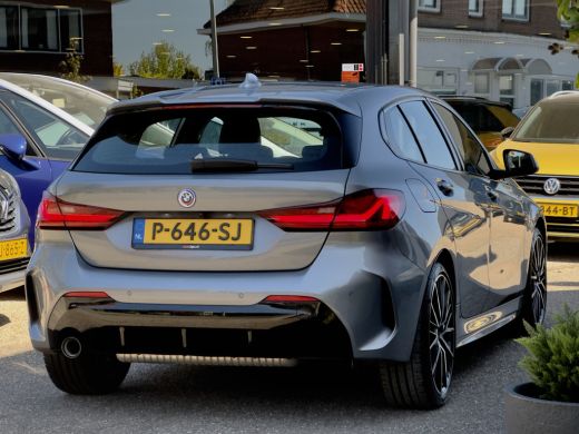 BMW 1 Serie 118i AUT7 M-SPORT EXECUTIVE LEDER NAVI CAMERA DIGI-DASH APLLE-CARPLAY LED LMV PDC ActivLease financial lease
