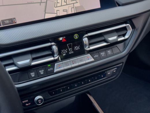 BMW 1 Serie 118i AUT7 M-SPORT EXECUTIVE LEDER NAVI CAMERA DIGI-DASH APLLE-CARPLAY LED LMV PDC ActivLease financial lease