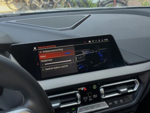 BMW 1 Serie 118i AUT7 M-SPORT EXECUTIVE LEDER NAVI CAMERA DIGI-DASH APLLE-CARPLAY LED LMV PDC ActivLease financial lease