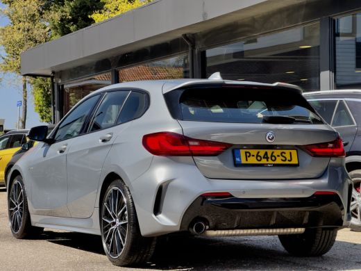 BMW 1 Serie 118i AUT7 M-SPORT EXECUTIVE LEDER NAVI CAMERA DIGI-DASH APLLE-CARPLAY LED LMV PDC ActivLease financial lease