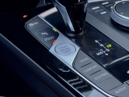 BMW 1 Serie 118i AUT7 M-SPORT EXECUTIVE LEDER NAVI CAMERA DIGI-DASH APLLE-CARPLAY LED LMV PDC ActivLease financial lease