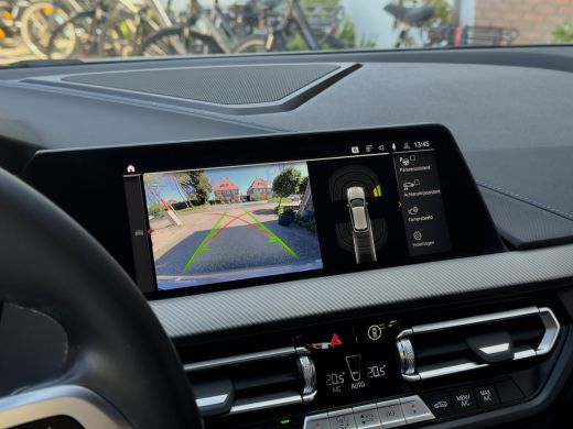 BMW 1 Serie 118i AUT7 M-SPORT EXECUTIVE LEDER NAVI CAMERA DIGI-DASH APLLE-CARPLAY LED LMV PDC ActivLease financial lease