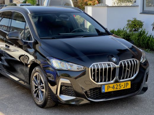 BMW 2 Serie Active Tourer 218i AUT7 M-SPORT LEDER NAVI CAMERA DIGI-DASH APPLE-CARPLAY LED LMV PDC ActivLease financial lease