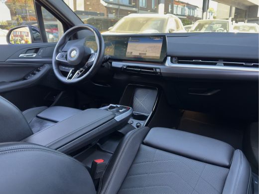 BMW 2 Serie Active Tourer 218i AUT7 M-SPORT LEDER NAVI CAMERA DIGI-DASH APPLE-CARPLAY LED LMV PDC ActivLease financial lease