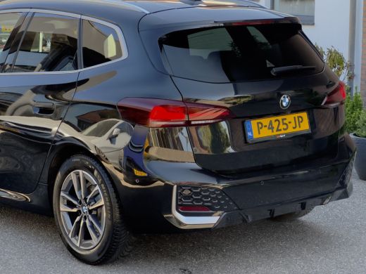 BMW 2 Serie Active Tourer 218i AUT7 M-SPORT LEDER NAVI CAMERA DIGI-DASH APPLE-CARPLAY LED LMV PDC ActivLease financial lease