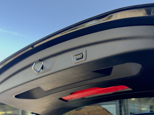 BMW 2 Serie Active Tourer 218i AUT7 M-SPORT LEDER NAVI CAMERA DIGI-DASH APPLE-CARPLAY LED LMV PDC ActivLease financial lease