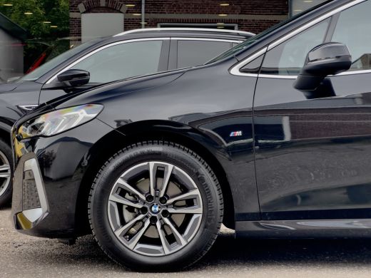 BMW 2 Serie Active Tourer 218i AUT7 M-SPORT LEDER NAVI CAMERA DIGI-DASH APPLE-CARPLAY LED LMV PDC ActivLease financial lease