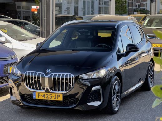 BMW 2 Serie Active Tourer 218i AUT7 M-SPORT LEDER NAVI CAMERA DIGI-DASH APPLE-CARPLAY LED LMV PDC ActivLease financial lease