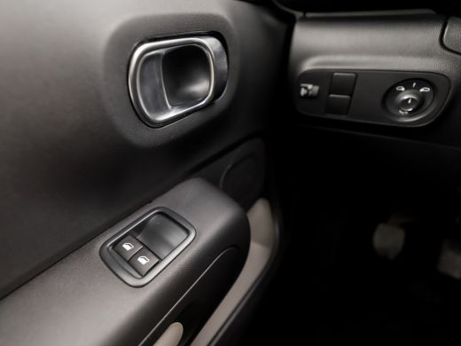 Citroën C3 1.2 PureTech Sport (APPLE CARPLAY, NAVIGATIE, PARKEERSENSOREN, SPORTSTOELEN, GETINT GLAS, LM VELG... ActivLease financial lease