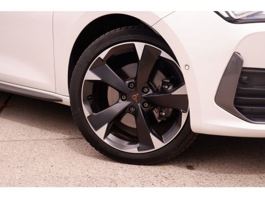 CUPRA Leon Sportstourer 1.4 e-Hybrid Black Edition | Panorama | Carplay | Camera | Virtual | LED | ActivLease financial lease