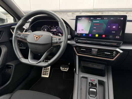 CUPRA Leon Sportstourer 1.4 e-Hybrid Black Edition | Panorama | Carplay | Camera | Virtual | LED | ActivLease financial lease
