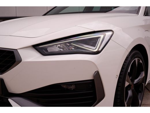 CUPRA Leon Sportstourer 1.4 e-Hybrid Black Edition | Panorama | Carplay | Camera | Virtual | LED | ActivLease financial lease