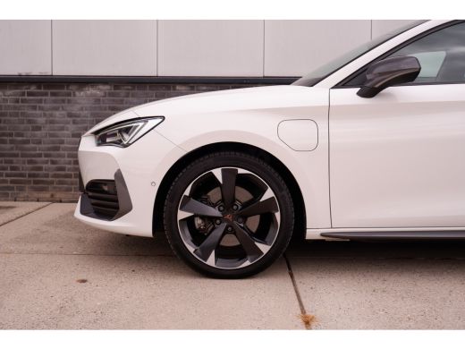 CUPRA Leon Sportstourer 1.4 e-Hybrid Black Edition | Panorama | Carplay | Camera | Virtual | LED | ActivLease financial lease