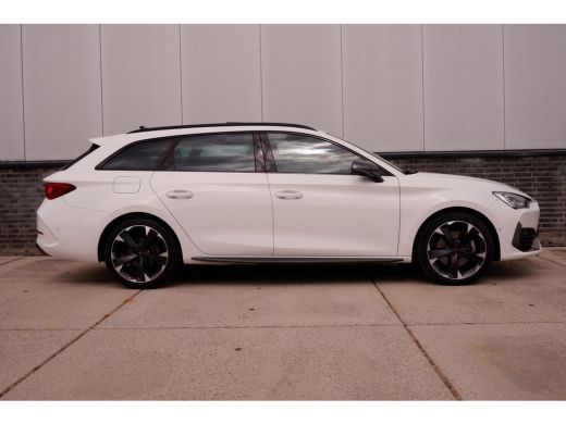 CUPRA Leon Sportstourer 1.4 e-Hybrid Black Edition | Panorama | Carplay | Camera | Virtual | LED | ActivLease financial lease