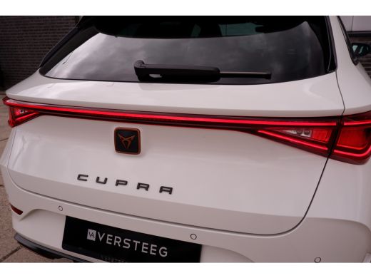 CUPRA Leon Sportstourer 1.4 e-Hybrid Black Edition | Panorama | Carplay | Camera | Virtual | LED | ActivLease financial lease