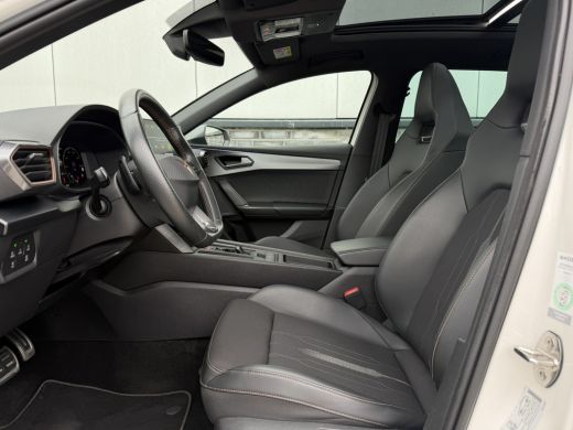 CUPRA Leon Sportstourer 1.4 e-Hybrid Black Edition | Panorama | Carplay | Camera | Virtual | LED | ActivLease financial lease