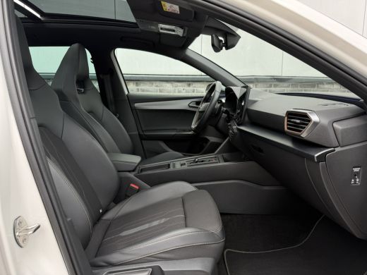 CUPRA Leon Sportstourer 1.4 e-Hybrid Black Edition | Panorama | Carplay | Camera | Virtual | LED | ActivLease financial lease
