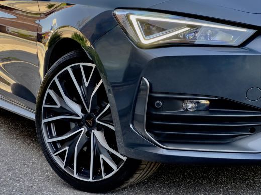 CUPRA Leon Sportstourer 1.4 e-HYBRID VZ AUT6 PERFORMANCE SOH 94,3 %. PANODAK LEDER NAVI CAMERA DIGI-DASH APPLE-CARPLAY LE... ActivLease financial lease