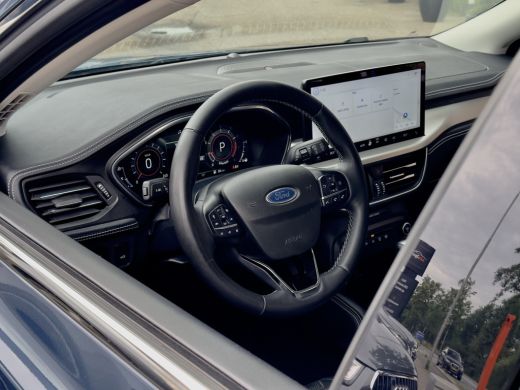 Ford Focus 1.0 AUT7 ECOBOOST HYBRID TITANIUM LEDER NAVI CAMERA DIGI-DASH APPLE-CARPLAY LED LMV PDC ActivLease financial lease