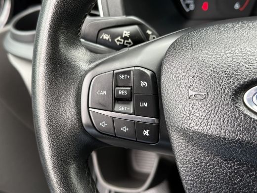 Ford Transit Custom 2.0 TDCI 130 PK AUTOMAAT LIMITED / L2H1 / 1e EIG. / TREKHAAK / CAMERA / 3-ZITS / LANE ASSIST / LED ActivLease financial lease