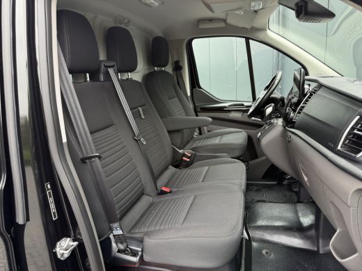 Ford Transit Custom 2.0 TDCI 130 PK AUTOMAAT LIMITED / L2H1 / 1e EIG. / TREKHAAK / CAMERA / 3-ZITS / LANE ASSIST / LED ActivLease financial lease