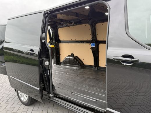 Ford Transit Custom 2.0 TDCI 130 PK AUTOMAAT LIMITED / L2H1 / 1e EIG. / TREKHAAK / CAMERA / 3-ZITS / LANE ASSIST / LED ActivLease financial lease