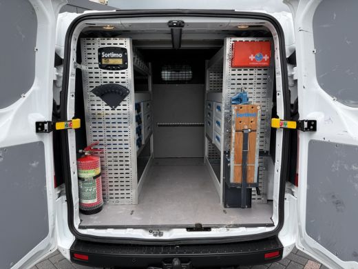 Ford Transit Custom 2.0 TDCI / L2H1 / DUBBELE CABINE / 1e EIG. / INRICHTING / TREKHAAK / CAMERA / 6-PERS. ActivLease financial lease
