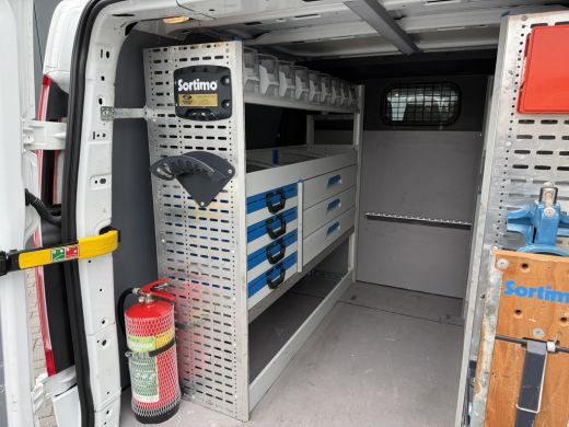 Ford Transit Custom 2.0 TDCI / L2H1 / DUBBELE CABINE / 1e EIG. / INRICHTING / TREKHAAK / CAMERA / 6-PERS. ActivLease financial lease