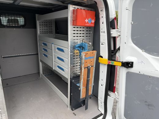 Ford Transit Custom 2.0 TDCI / L2H1 / DUBBELE CABINE / 1e EIG. / INRICHTING / TREKHAAK / CAMERA / 6-PERS. ActivLease financial lease