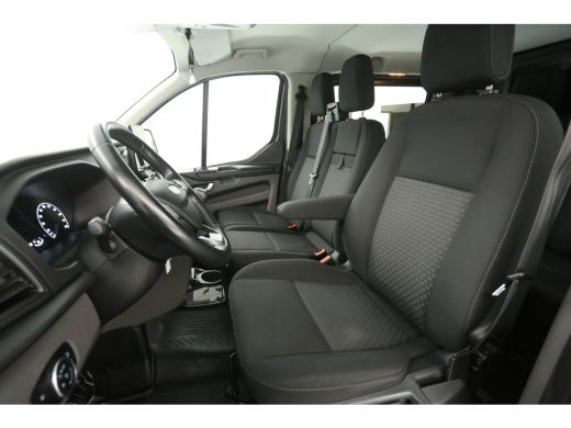 Ford Transit Custom 2.0 TDCI L2H1 Limited | DC | 6 Zits | Airco | Cruise | Carplay | 2800KG Trekgew. | Trekhaak | Par... ActivLease financial lease