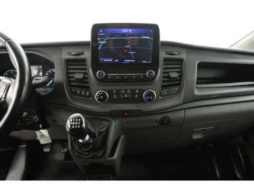 Ford Transit Custom 2.0 TDCI L2H1 Limited | DC | 6 Zits | Airco | Cruise | Carplay | 2800KG Trekgew. | Trekhaak | Par... ActivLease financial lease