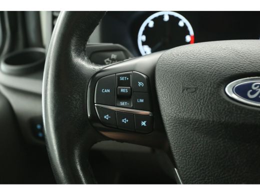 Ford Transit Custom 2.0 TDCI L2H1 Limited | DC | 6 Zits | Airco | Cruise | Carplay | 2800KG Trekgew. | Trekhaak | Par... ActivLease financial lease