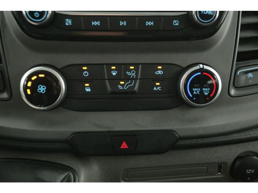 Ford Transit Custom 2.0 TDCI L2H1 Limited | DC | 6 Zits | Airco | Cruise | Carplay | 2800KG Trekgew. | Trekhaak | Par... ActivLease financial lease