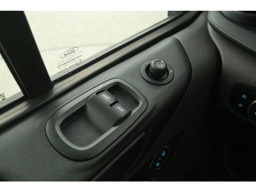 Ford Transit Custom 2.0 TDCI L2H1 Limited | DC | 6 Zits | Airco | Cruise | Carplay | 2800KG Trekgew. | Trekhaak | Par... ActivLease financial lease