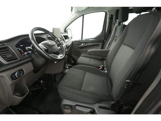 Ford Transit Custom 2.0 TDCI L2H1 Limited | DC | 6 Zits | Airco | Cruise | Carplay | 2800KG Trekgew. | Trekhaak | Par... ActivLease financial lease