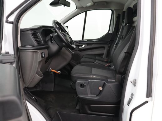 Ford Transit Custom 340 2.0 TDCI L1H2 Trend | 3 zitplaatsen | Stoelverwarming | Voorruitverwarming | Camera | PDC voo... ActivLease financial lease