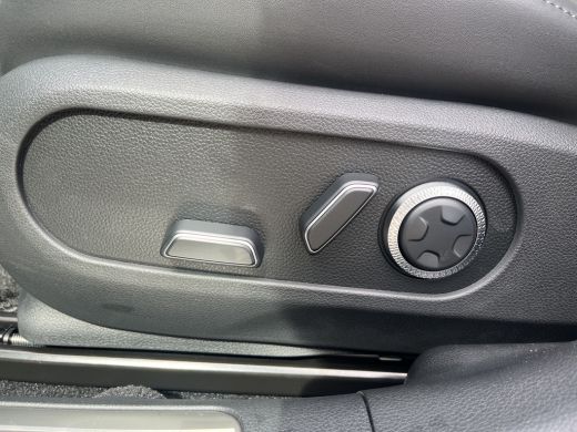 Genesis GV60 84 kWh 229pk First Edition | 360 Camera | Winterpakket | 19" Lichtmetaal | Parkeer Assistent | Ad... ActivLease financial lease