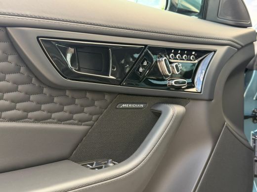 Jaguar F-Type P575 AWD R 75 | Alcantara hemel | Sportuitlaat | Performance Seats |  | Koel/verwarmbare stoelen ActivLease financial lease