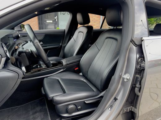 Mercedes-Benz CLA Shooting Brake 180 AUT7 SOLUTION LUXURY. VOL-LEDER 18 INCH-LMV NAVI CAMERA DIGI-DASH LED PDC ActivLease financial lease