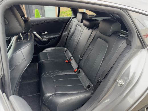 Mercedes-Benz CLA Shooting Brake 180 AUT7 SOLUTION LUXURY. VOL-LEDER 18 INCH-LMV NAVI CAMERA DIGI-DASH LED PDC ActivLease financial lease