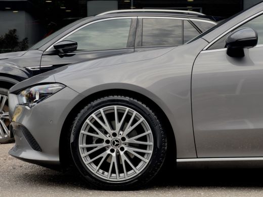 Mercedes-Benz CLA Shooting Brake 180 AUT7 SOLUTION LUXURY. VOL-LEDER 18 INCH-LMV NAVI CAMERA DIGI-DASH LED PDC ActivLease financial lease