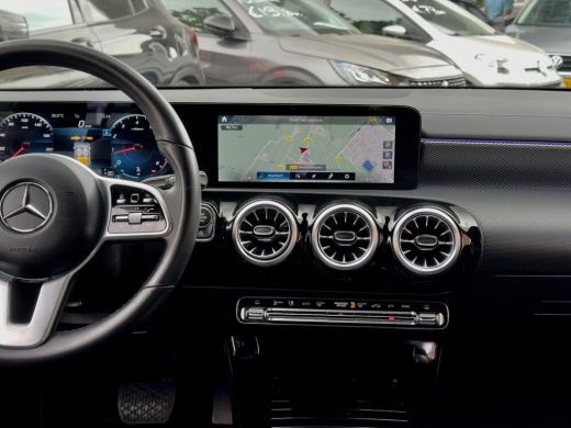 Mercedes-Benz CLA Shooting Brake 180 AUT7 SOLUTION LUXURY. VOL-LEDER 18 INCH-LMV NAVI CAMERA DIGI-DASH LED PDC ActivLease financial lease