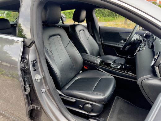 Mercedes-Benz CLA Shooting Brake 180 AUT7 SOLUTION LUXURY. VOL-LEDER 18 INCH-LMV NAVI CAMERA DIGI-DASH LED PDC ActivLease financial lease