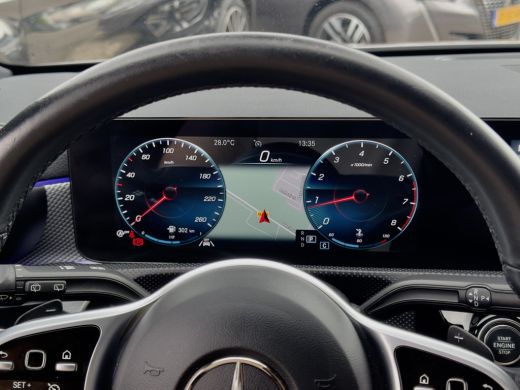 Mercedes-Benz CLA Shooting Brake 180 AUT7 SOLUTION LUXURY. VOL-LEDER 18 INCH-LMV NAVI CAMERA DIGI-DASH LED PDC ActivLease financial lease