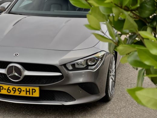 Mercedes-Benz CLA Shooting Brake 180 AUT7 SOLUTION LUXURY. VOL-LEDER 18 INCH-LMV NAVI CAMERA DIGI-DASH LED PDC ActivLease financial lease