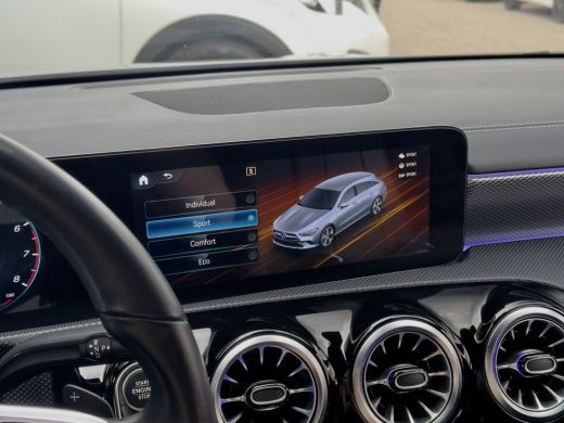 Mercedes-Benz CLA Shooting Brake 180 AUT7 SOLUTION LUXURY. VOL-LEDER 18 INCH-LMV NAVI CAMERA DIGI-DASH LED PDC ActivLease financial lease